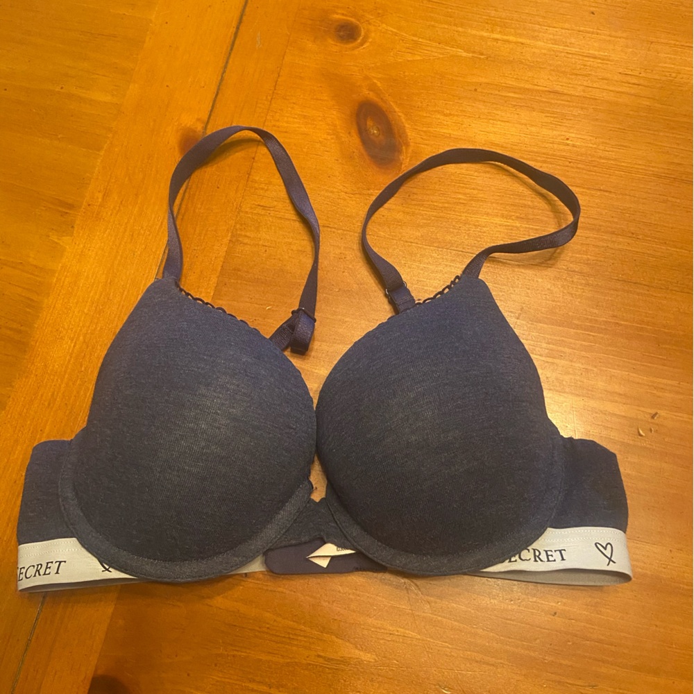 Victoria’s Secret tshirt push up full coverage bra size 32 B blue trim details